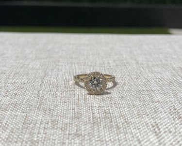 Vista Superior Anillo de Compromiso Halo oro 18k