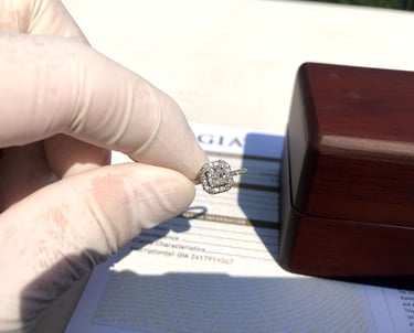 Vista Superior Anillo de compromiso Cushion Halo Oro Blanco 14k -2