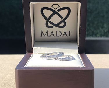 Par de Churumbelas de Oro Blanco y Diamantes 14k en estuche