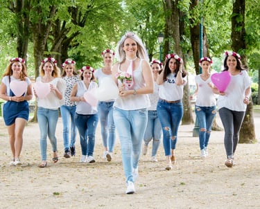 photo d'un groupe de jeunes femmes célébrant un enterrement de vie de jeune fille ou EVJF sur Dijon