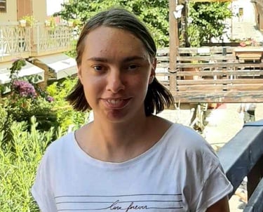 a woman in a white shirt and a white shirt
