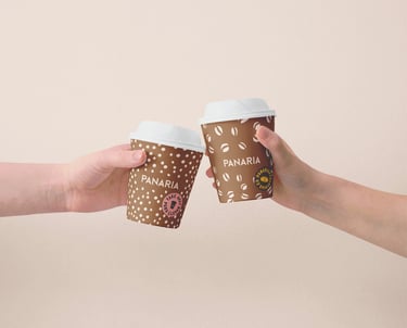 Diseño del empaque para café de Panaria, resaltando la estética visual y la calidad del producto.