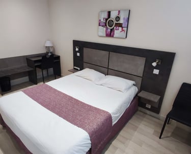 Les chambres ont été rénovées pour vous offrir un séjour confortable à l'Hôtel des Voyageurs à Urdos