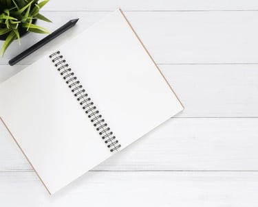 photo d'un cahier ouvert, avec ses pages blanches