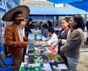 Alumnos del Colegio Anglo Mexicano KIPS en exposición escolar en Valle Dorado Tlalnepantla.