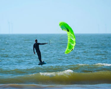 Parawing pamoka – kombinacija tarp wing foil ir kaitavimo ant vandens