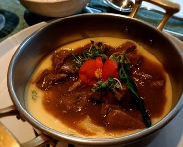 Panela da chef, com polenta e ossobuco. Foto: Rafael Carvalho Lima/ Revista Com Limão e Sal