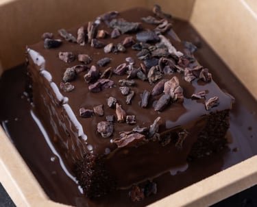 Bolo de chocolate com calda quente. Foto: Ricardo D'Angelo/ Divulgação