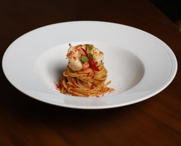 Casa Santo Antonio: spaghetti all’aglio e olio, peperone dolce e scampi. Foto: Rodrigo Marrano