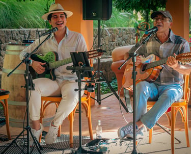 O almoço teve direito a dupla caipira ao vivo. Foto: Divulgação