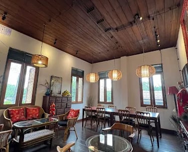 บรรยากาศภายในยงคังคาเฟ่ คาเฟ่วินเทจที่คงความคลาสสิกของอาคารเก่า 100 ปี นครศรีธรรมราช