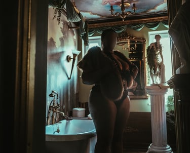 Ebony escort in a bathroom, Luxembourg