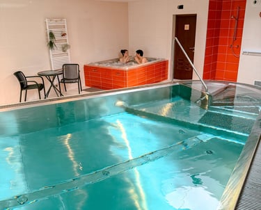 Privátní vnitřní bazén s vířivkou v Private Spa Prague