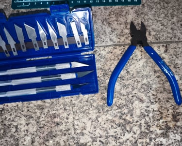 Conjunto de lâminas e alicate para limpeza de peças impressas em 3D
