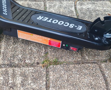 Plataforma de scooter elétrica com revestimento antiderrapante para crianças