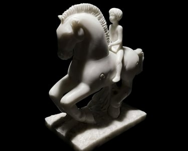"Le gardien de l'innocence", sculpture d'un cheval en marbre de Carrare par le sculpteur Herrel