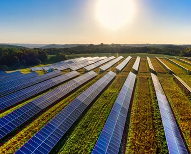 champ de panneau solaires vue drone