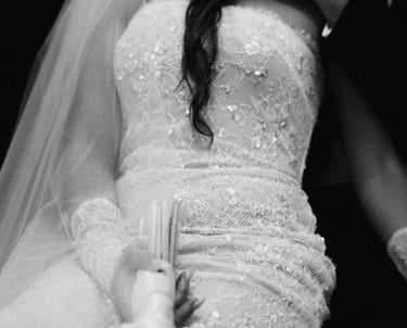 Big Sur Wedding - Couple portrait with wedding bouquet