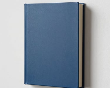 Sebuah rak buku aluminium minimalis berwarna biru matte yang dipasang di dinding putih bersih, menampilkan gaya Skandinavia yang kuat.