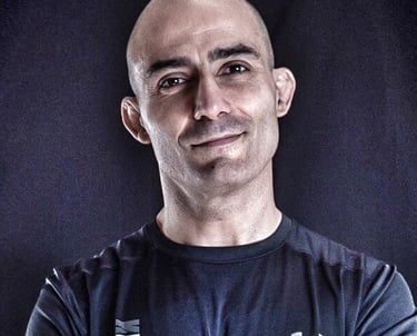Massimo Fenu Krav Maga Global Expert wearing the KMG ufficial t-shirt