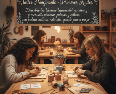 mujeres tejiendo nudos basicos de macrame en grupo en ambiente calido