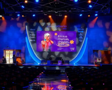Pantalla LED 1x1 instalada en evento corporativo en Bogotá
