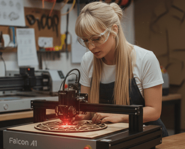 HOLZKUNST AUS BUCHS – JULIETA TATIANA MARTIN BEI DER ARBEIT
