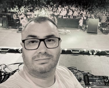 Toni Kenji, creador de la música que nos acompaña.