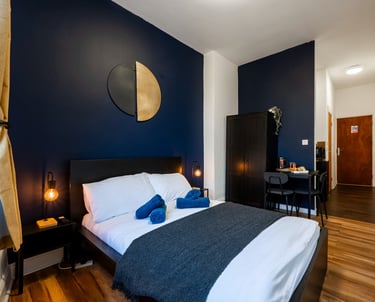 Double bed in a modern self-contained studio in Nottingham (NG7)