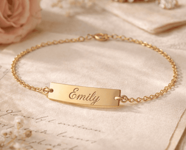 Elegante y delicada pulsera de oro personalizada