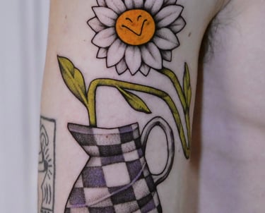 tatouage original et coloré d'un pot de fleur 