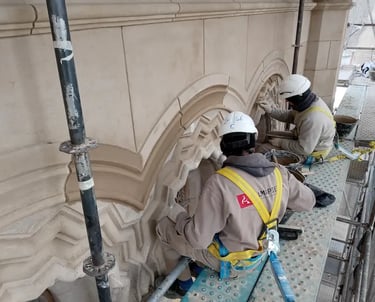 Restauración de los arcos de la Facultad de Humanidades y Artes realizada por Almapiedra.