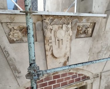 Proceso de restauración del balcón de la Casa Censi realizado por Almapiedra.