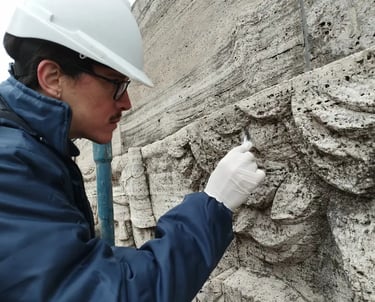 Proceso de restauración de los colosos en el Monumento a la Bandera realizado por Almapiedra.