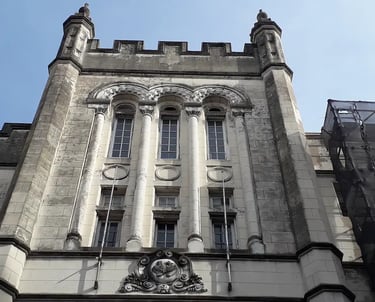 Fachada original de la Facultad de Humanidades y Artes de Rosario.