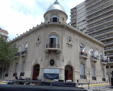 Proceso de restauración de la fachada del edificio del Concejo Municipal de Rosario realizada por Almapiedra.