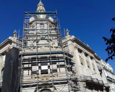 Restauración de la fachada del Jockey Club de Rosario realizada por Almapiedra. 