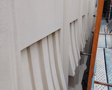 Detalle de la fachada de dEco Sustentable, ex Imprenta Ferrazini, restaurada por Almapiedra.