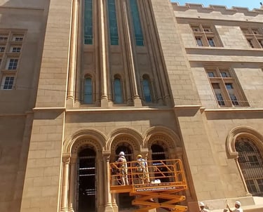 Restauración de la fachada de la Facultad de Humanidades y Artes de Rosario realizada por Almapiedra.