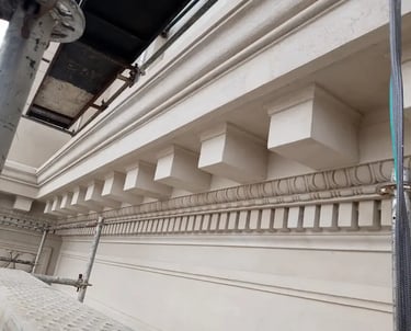 Fachada restaurada de la Facultad de Ingeniería de Rosario por Almapiedra. 