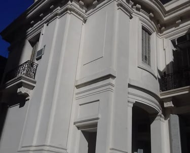 Fachada restaurada de la Sede de Rectorado de la Universidad Nacional de Rosario por Almapiedra