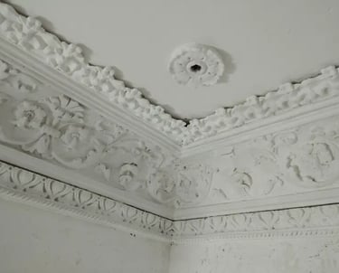Molduras del techo de la Facultad de Derecho de Rosario restauradas por Almapiedra.