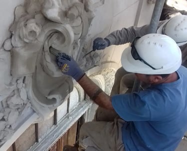 Proceso de restauración de la ochava del Concejo Municipal de Rosario realizado por Almapiedra.