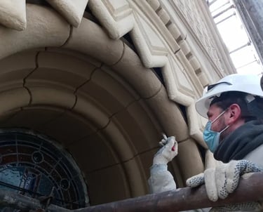 Restauración del óculo de la Facultad de Humanidades realizada por Almapiedra.