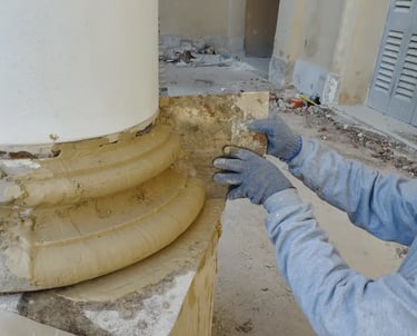Proceso de restauración de las columnas originales de la Facultad de Derecho de Rosario por Almapiedra.