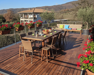 Terrazza panoramica della guest house nella Valle Reatina, spazio all’aperto per colazioni e cene con vista