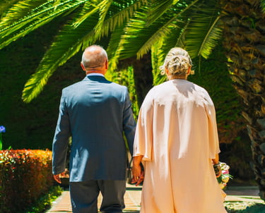 Detalles del vestido de novia durante boda en Bogotá — TheLens.