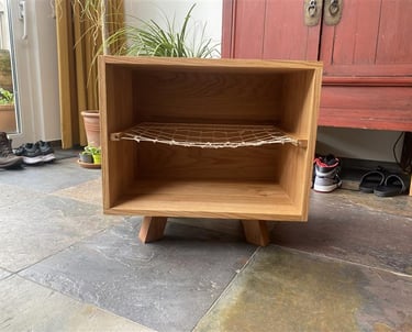 Het "netjes kastje" netjes in onze woonkamer