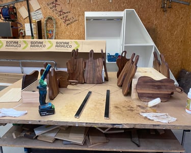 Na het lakken laat ik ze drogen wat resulteert in een borrelplank bijv als Huwelijkscadeau 