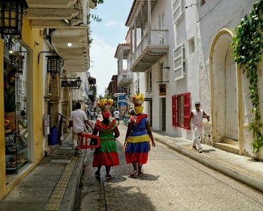 Things to do in Cartagena Colombia - Palenqueras in the historic center